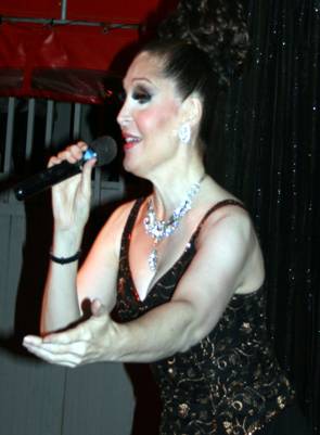 Bianca Leigh singing at Cherry's.jpg